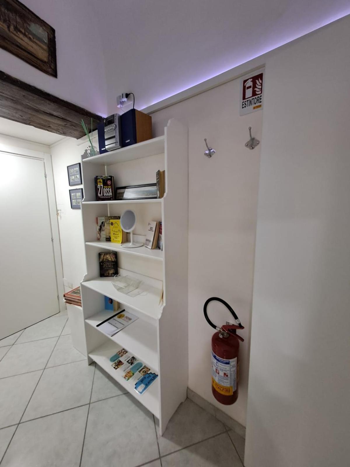 La Casa Sulla Nuvola Duomo Centro Storico Di Napoli Apartment Luaran gambar