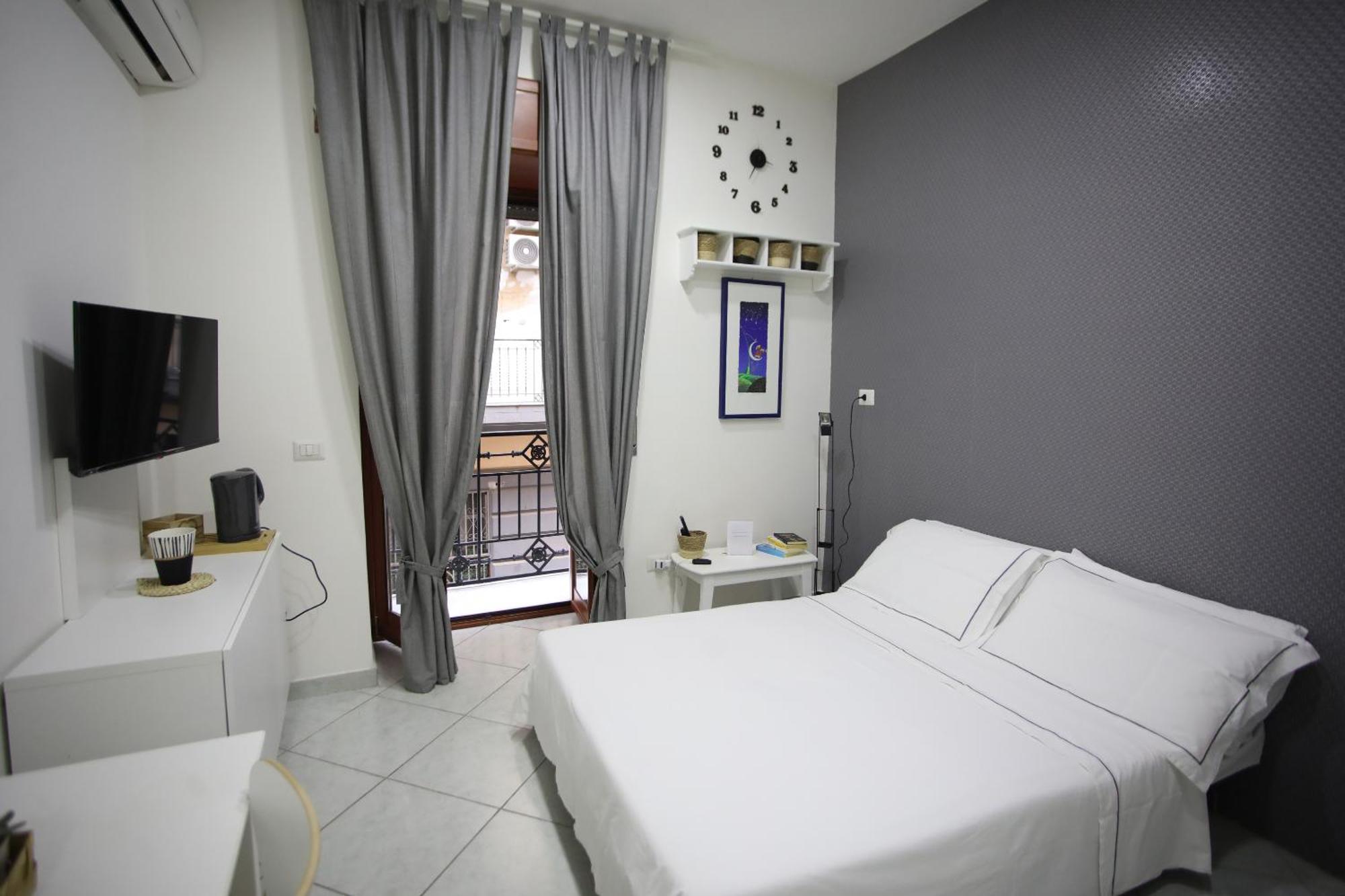La Casa Sulla Nuvola Duomo Centro Storico Di Napoli Apartment Luaran gambar