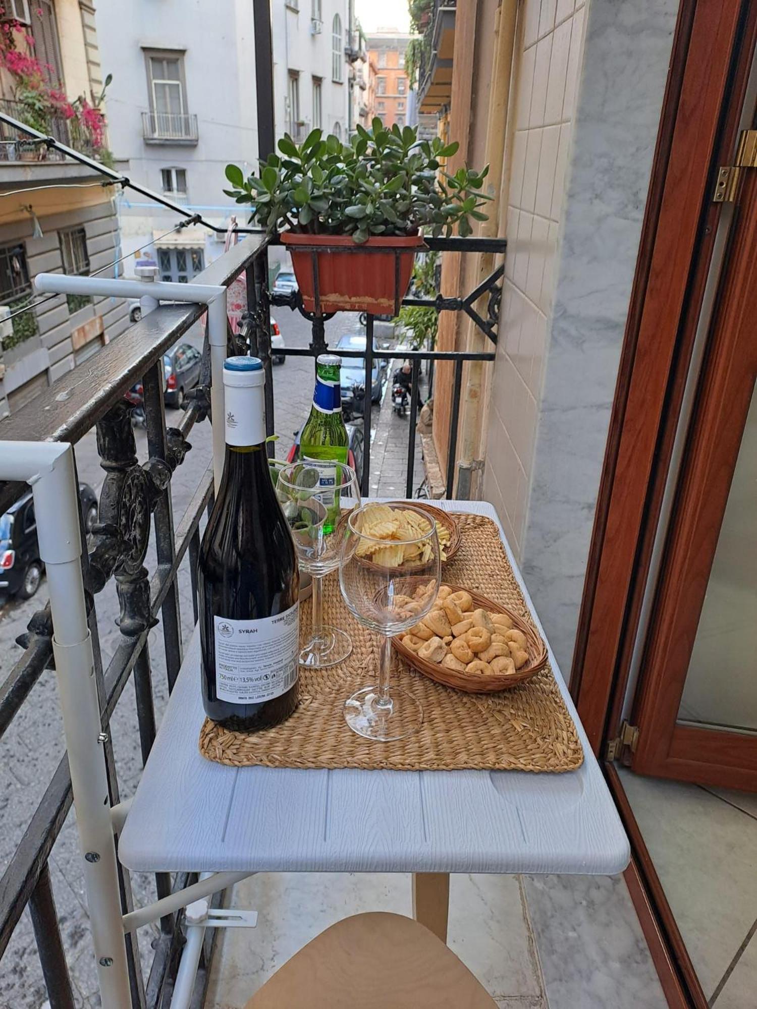 La Casa Sulla Nuvola Duomo Centro Storico Di Napoli Apartment Luaran gambar